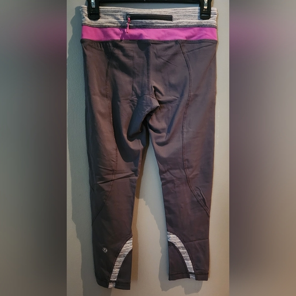 *flawed* Lululemon cropped leggings - Picture 2 of 5